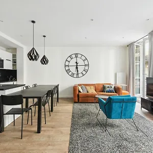 https://elegant-appartement-dans-le-quartier-concorde-a.fr-paris.fr